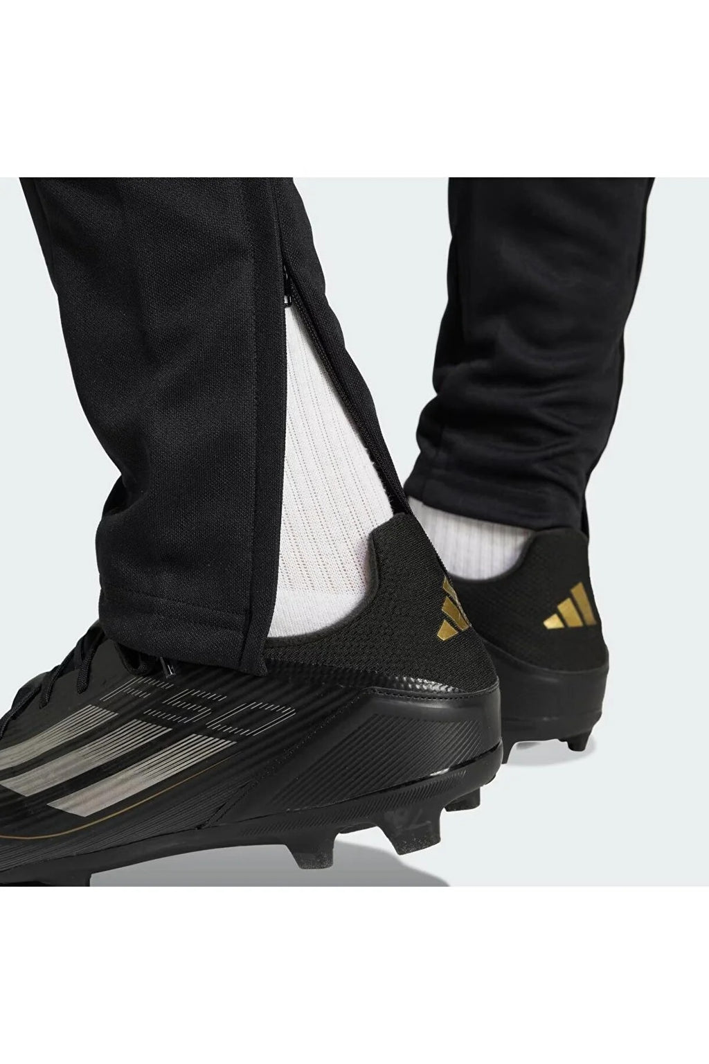 Adidas SQ25 TR PNT BLACK/WHITE