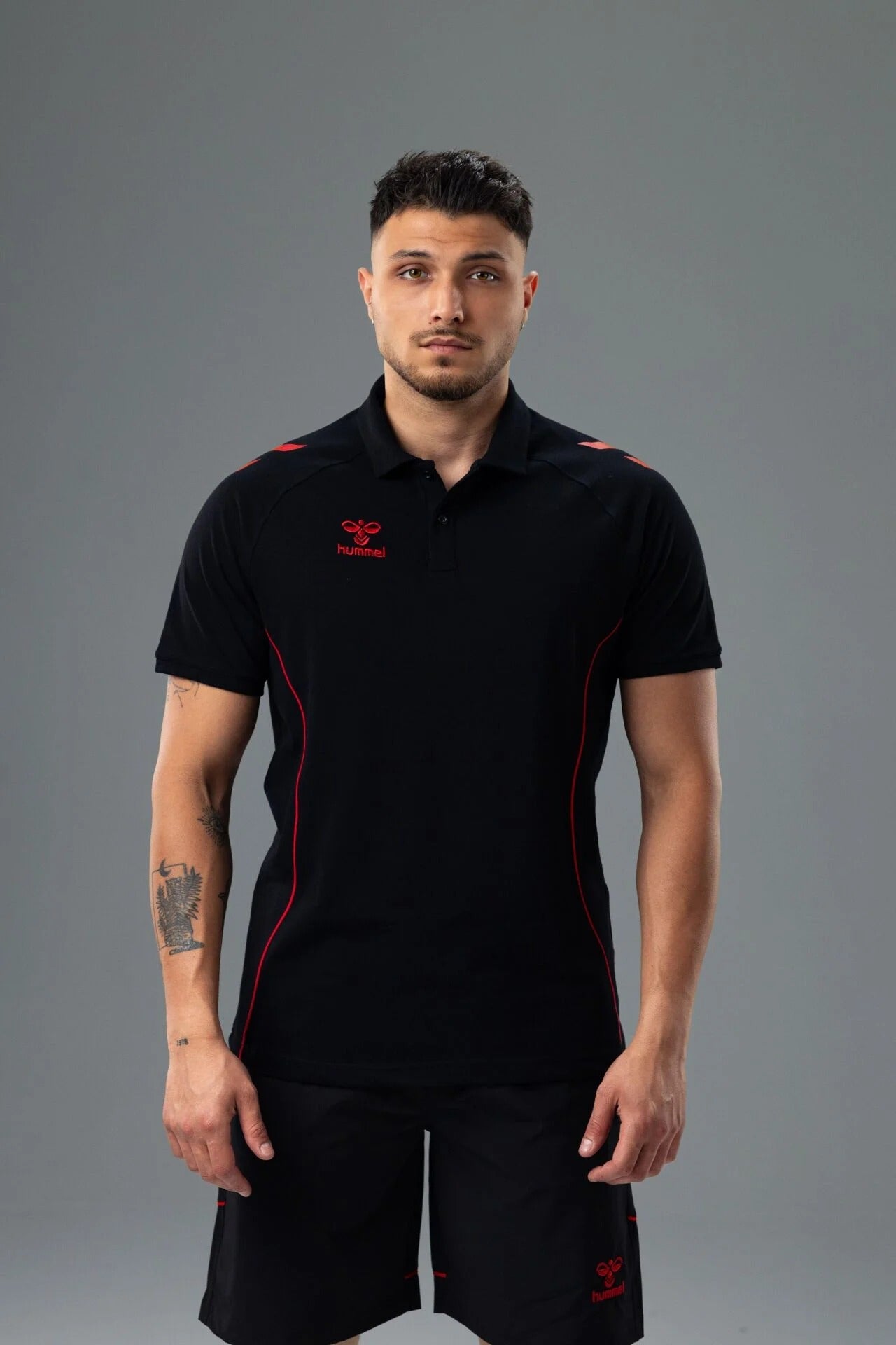 Hummel 912456 Target Kamp T-Shirt Siyah-Kırmızı
