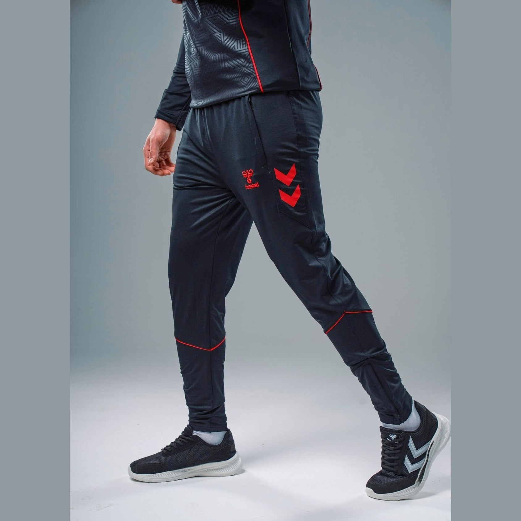 Hummel 932585 Target Antrenman Eşofman Altı Siyah-Kırmızı